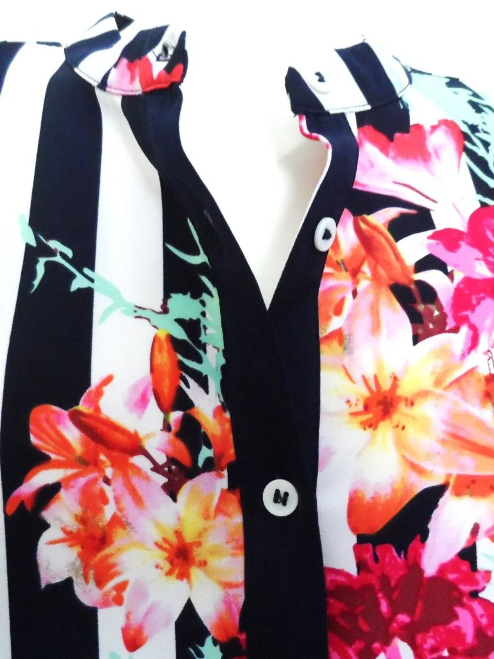 Nygard- Floral and Striped blouse size M - Picture 15 of 16